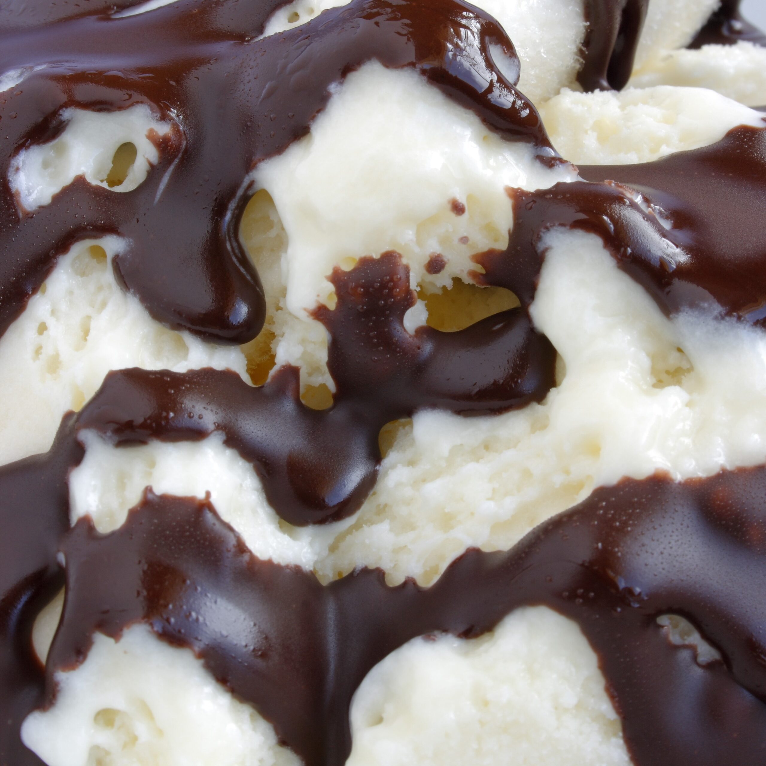 vanilla ice cream with chocolate sauce